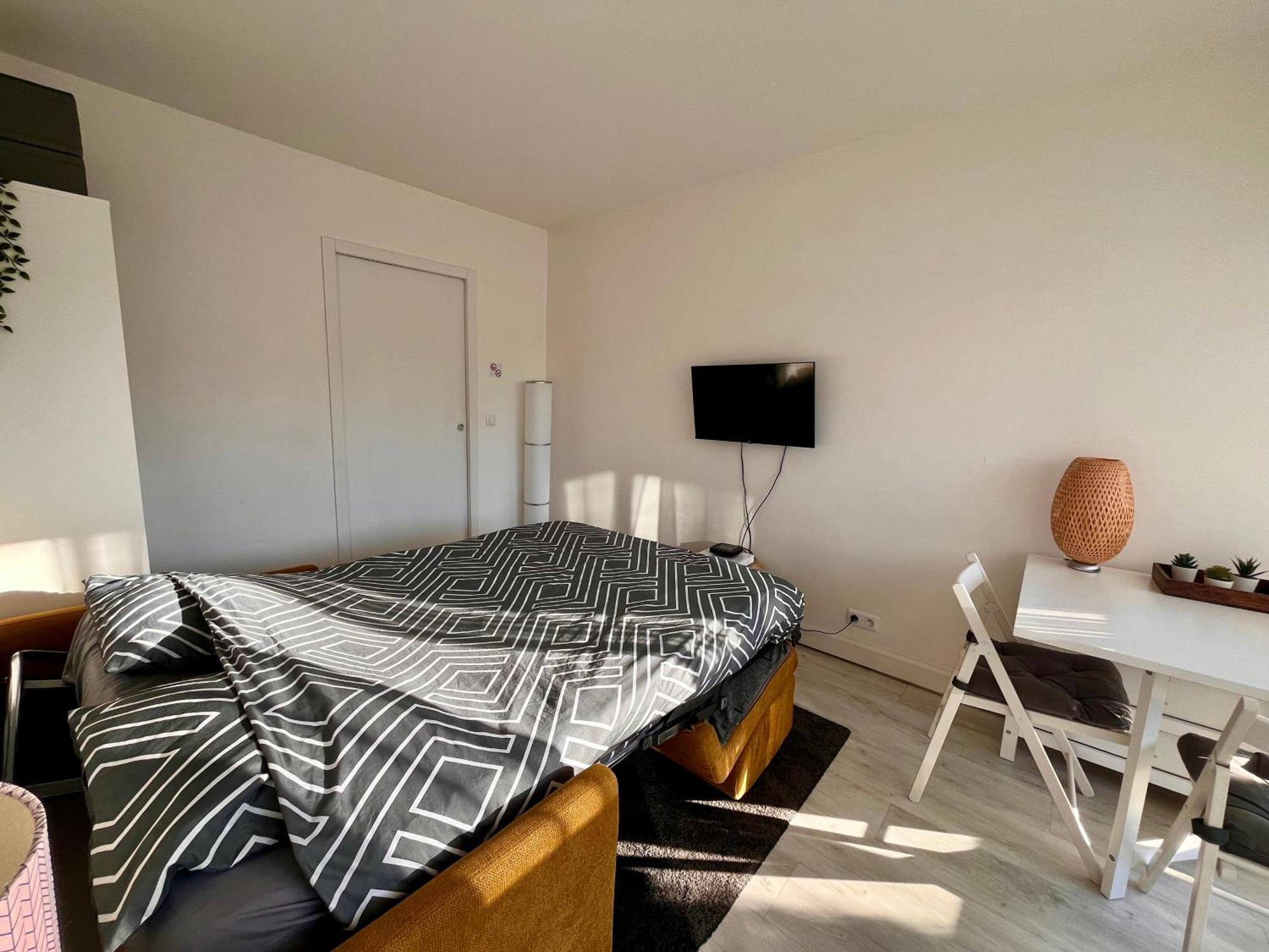 Hanahome 2 Adultes Parking Prive Business & Tourisme Le Chesnay  Exterior photo